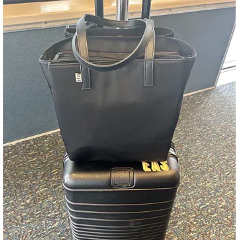 BÉIS Commuter Tote with Adjustable Crossbody Strap - Picture 11 of 13